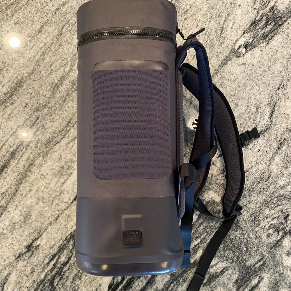 New Hydro Flask Backpack WaterProof Cooler - Picture 4 of 8